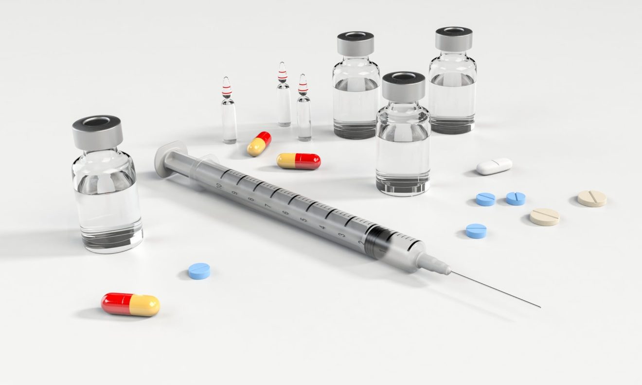 Vaccin, seringue et medicaments