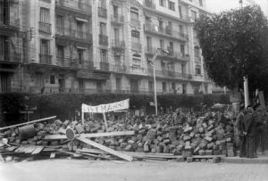 Alger. Semaine des barricades à Alger en 1960.